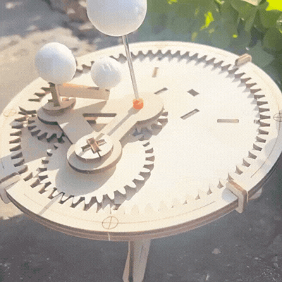 Mechanisches Sonnensystem aus Holz – Lernen durch Bewegung & Spaß