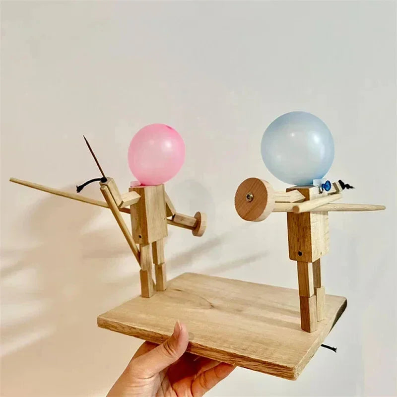 Schnelles Spiel mit Holzfiguren & Ballonköpfen für Kinder