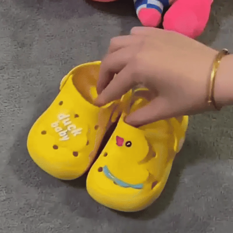 Cartoon Kleinkindsandalen – Perfekt zum Spielen im Sommer