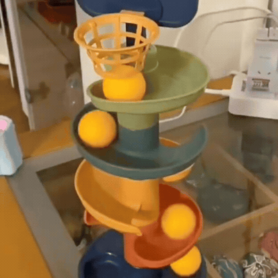 Bunter Rollenball Turm für Kinder