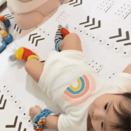 Tierische Baby-Socken mit Rassel & Armband – Spaß & Entwicklung