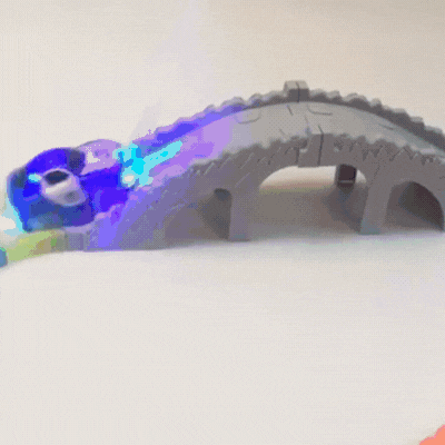 Leuchtende Rennwagen für Magic Tracks – mehr Bahn-Aktion