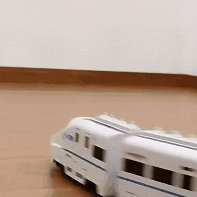 Elektrische Spielzeuglok für Kinder – 360° Aktion mit Leuchtet & klingt