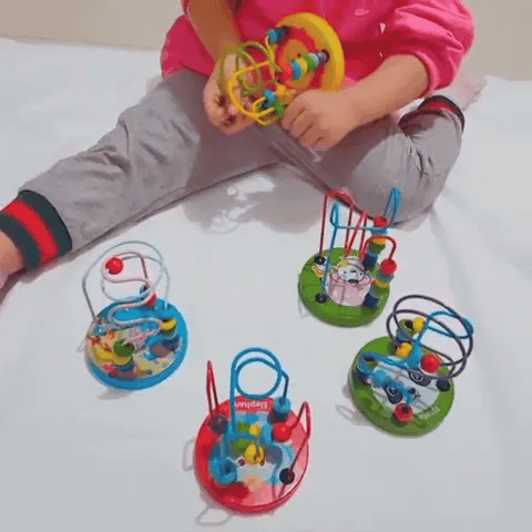 Baby Motorikspielzeug aus Holz – Montessori Lernspiel