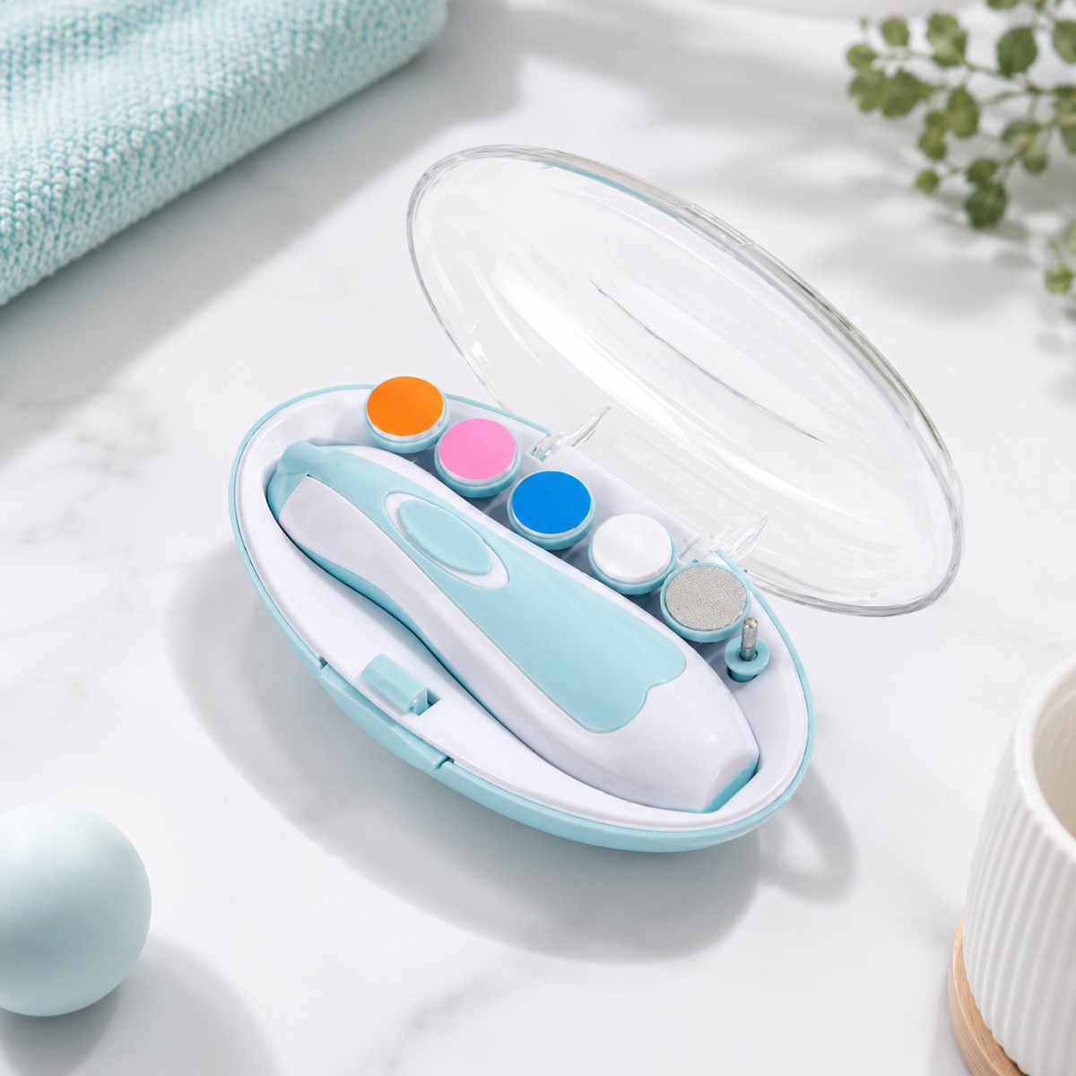 Elektrischer Baby Nageltrimmer mit leisem Motor und LED Licht Blau