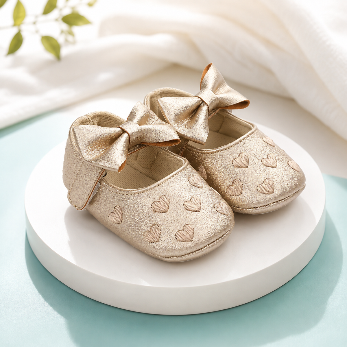 Erstlingsschuhe Mädchen – Herzchen & Schleifen Design Gold