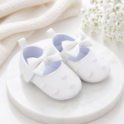 Erstlingsschuhe Mädchen – Herzchen & Schleifen Design Weiß