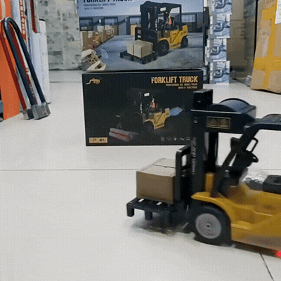 Elektrischer RC Gabelstapler mit Licht, Klang & Wasser-Spray