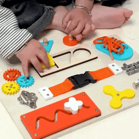 Montessori Busy Board aus Holz – Motorikspielzeug für Kinder
