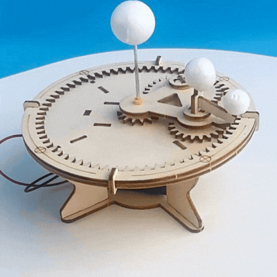 Mechanisches Sonnensystem aus Holz – Lernen durch Bewegung & Spaß