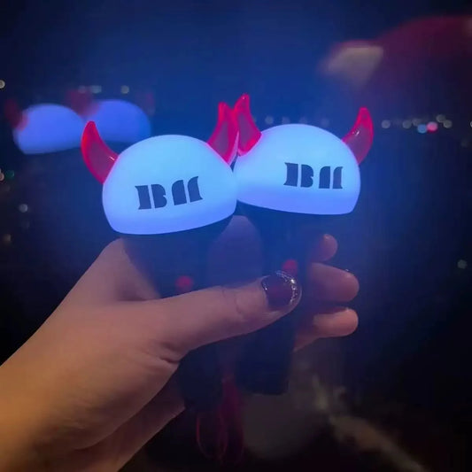 Mini Babymonster Lightstick Schlüsselanhänger – Dein leuchtender Begleiter im Alltag