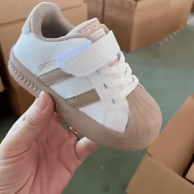 Kinder Sneakers – Atmungsaktiv, Bequem & Sicher