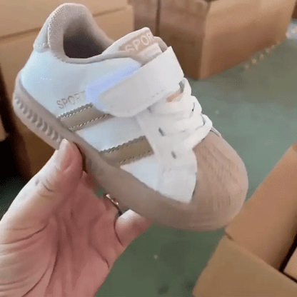 Kinder Sneakers – Atmungsaktiv, Bequem & Sicher