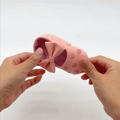 Erstlingsschuhe Mädchen – Herzchen & Schleifen Design