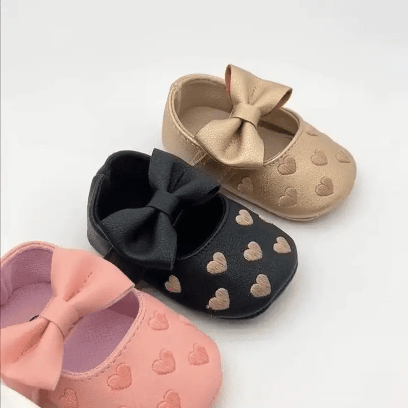 Erstlingsschuhe Mädchen – Herzchen & Schleifen Design