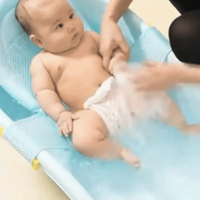 Baby Bade-Netzsitz – Sicherer Halt & Kuschelpolster für Neugeborene