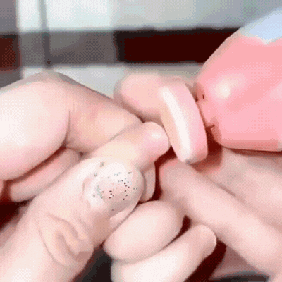 Elektrischer Baby Nageltrimmer mit leisem Motor und LED Licht